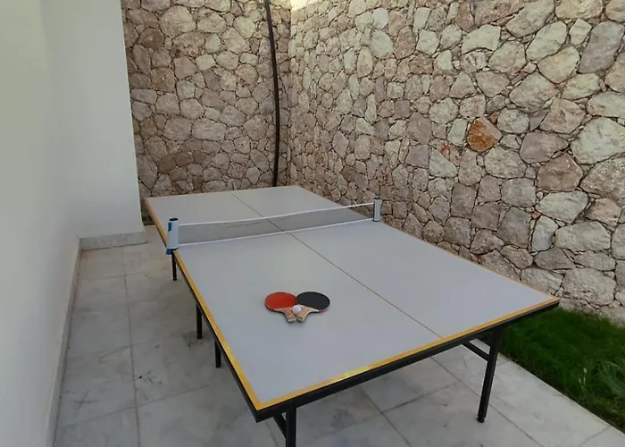 Sun 10 - Planet Luxury